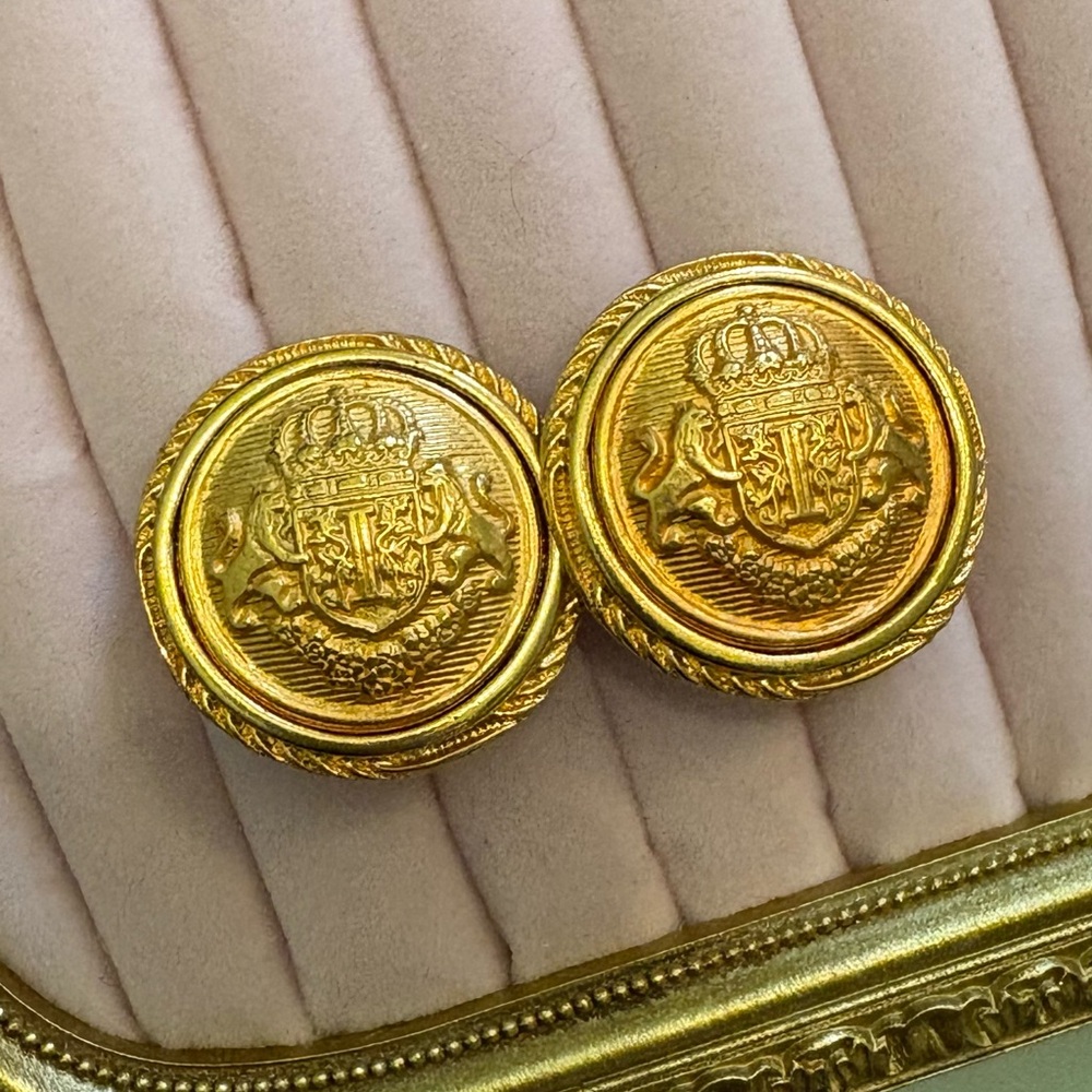 Vintage Heraldic Coat Of Arms
Lion Crest Clip On Earrings